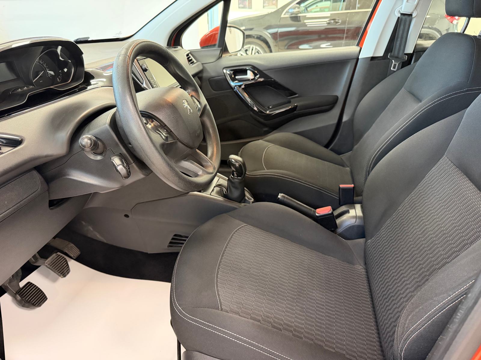 Peugeot 208 1,2 PureTech, fotografija 6