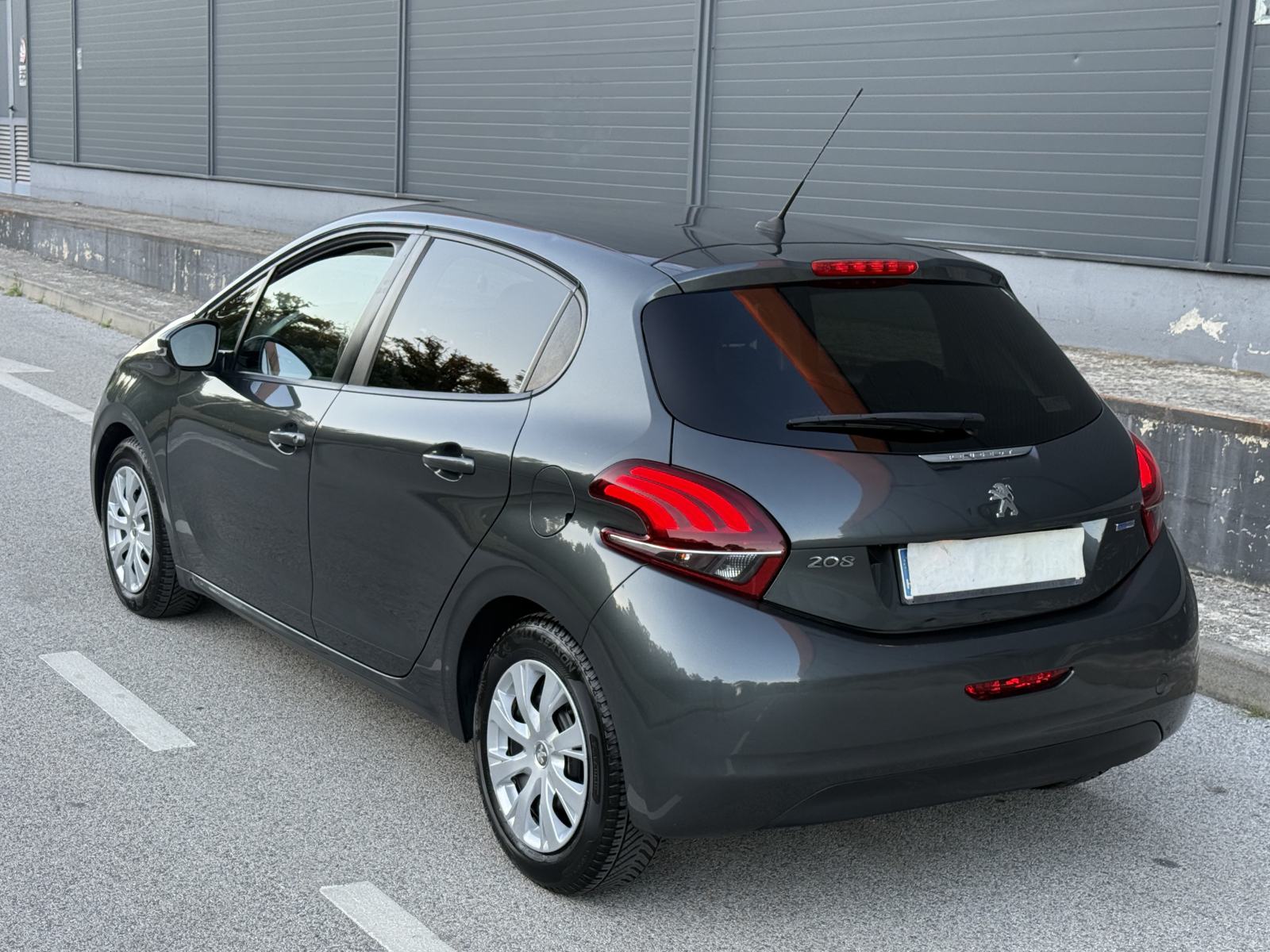 Peugeot 208 1,2 PureTech Style 2018 Model - 5 Vrata - Redizajn- 82 Ks, fotografija 5