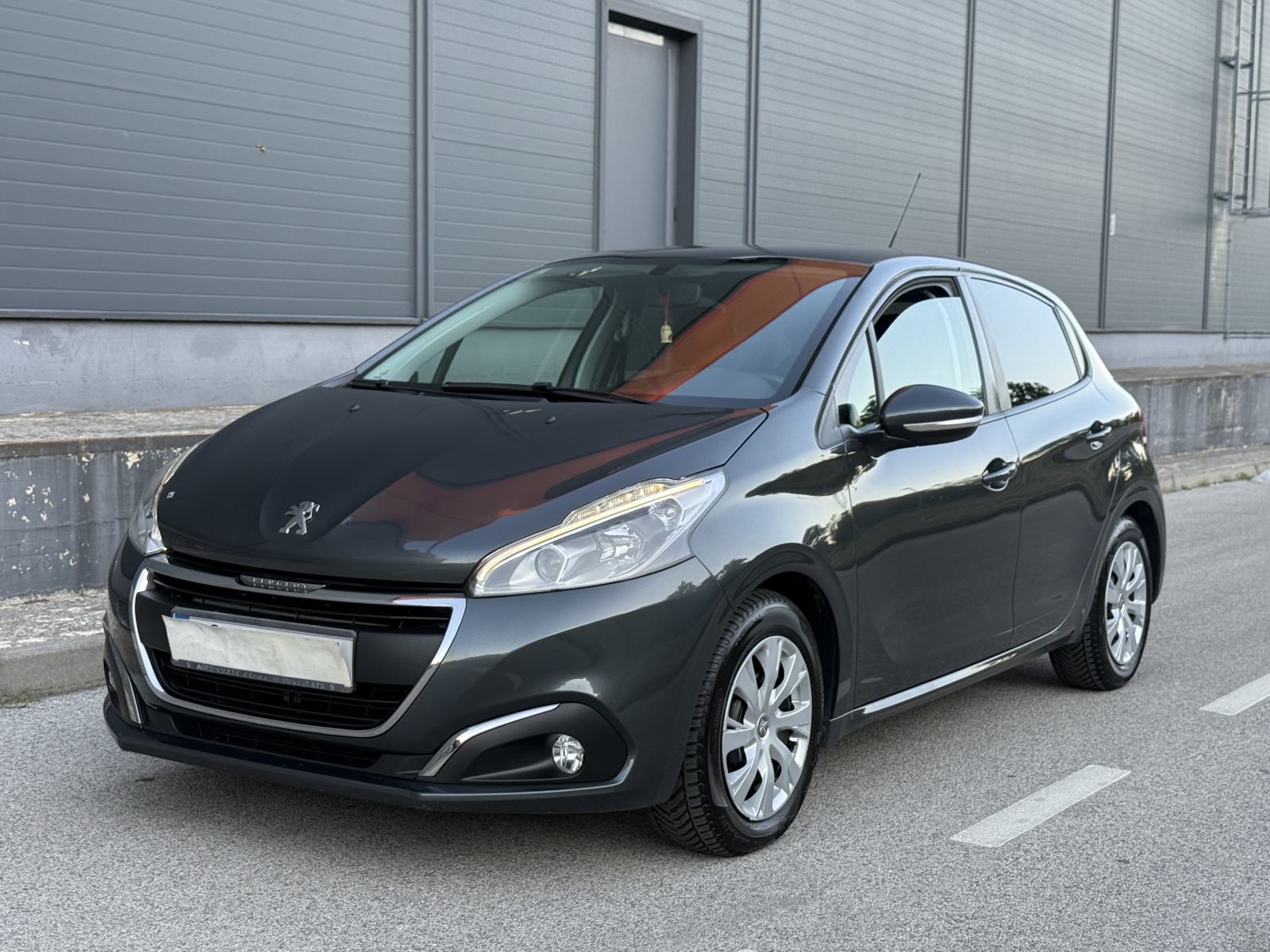 Peugeot 208 1,2 PureTech Style 2018 Model - 5 Vrata - Redizajn- 82 Ks, fotografija 4