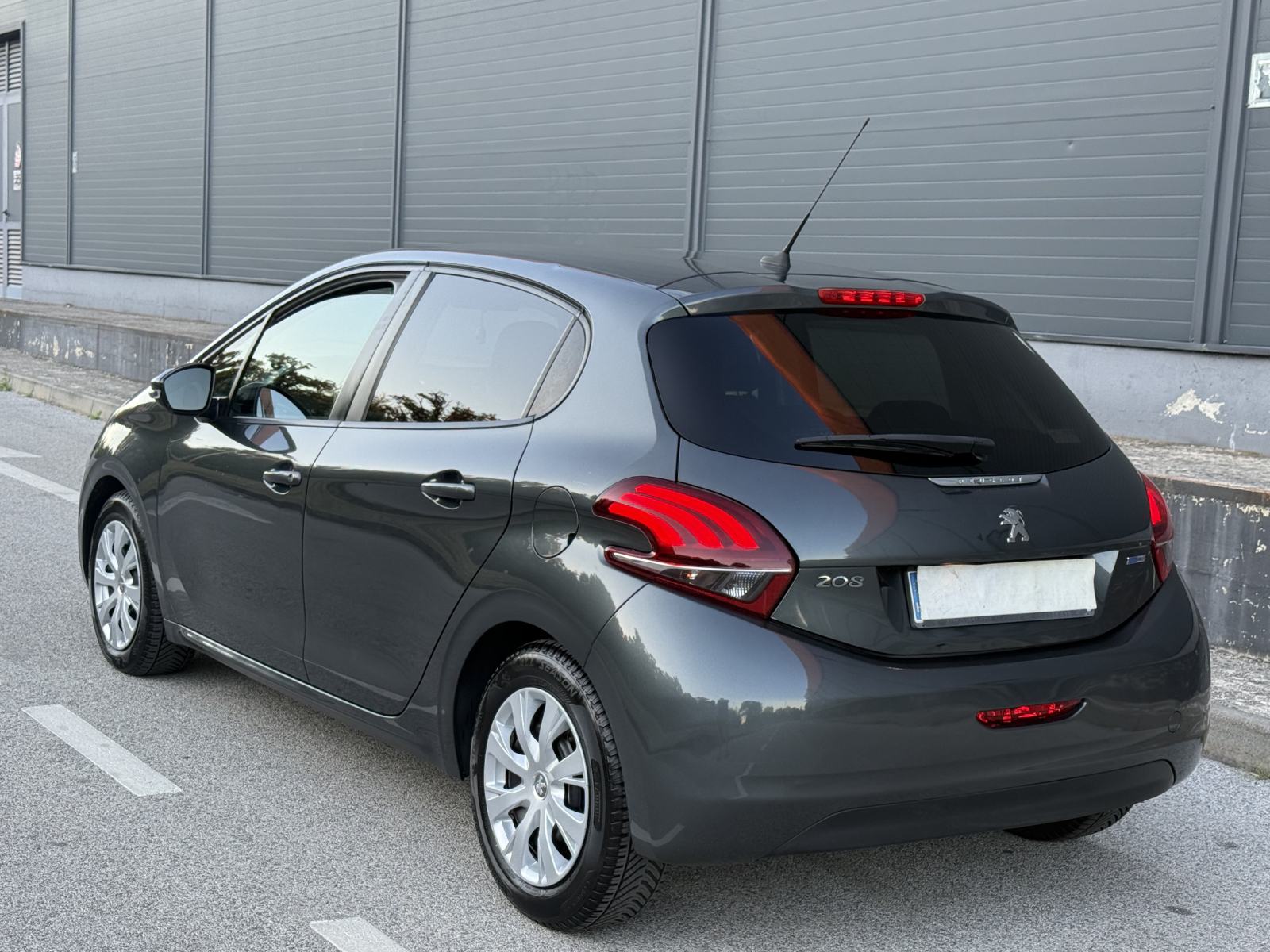 Peugeot 208 1,2 PureTech Style 2018 Model - 5 Vrata - Redizajn- 82 Ks, fotografija 6