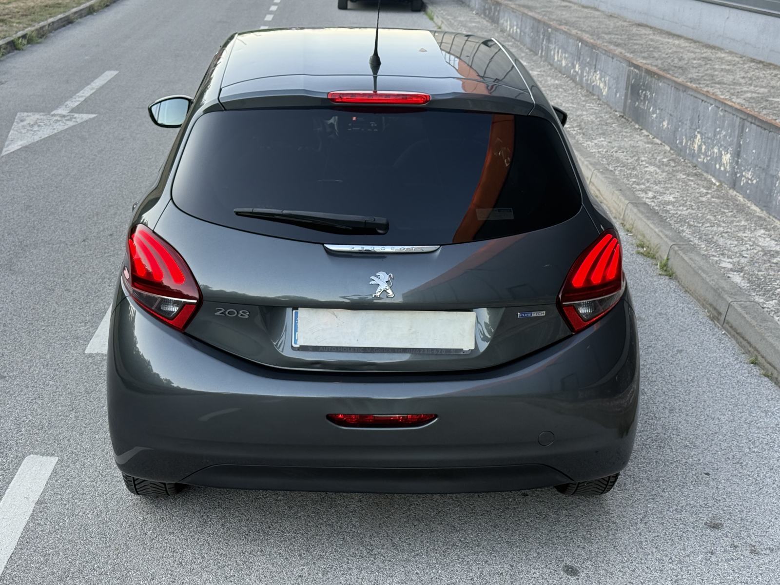 Peugeot 208 1,2 PureTech Style 2018 Model - 5 Vrata - Redizajn- 82 Ks, fotografija 7