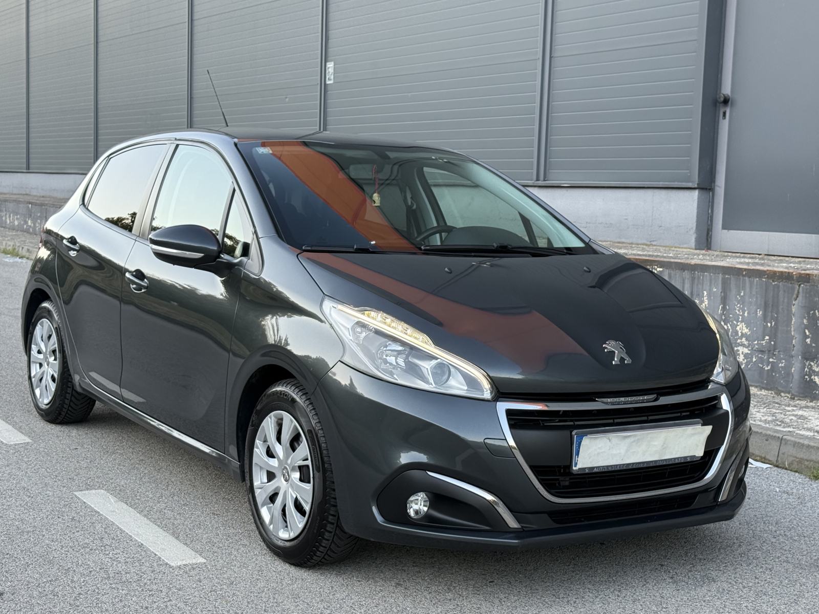 Peugeot 208 1,2 PureTech Style 2018 Model - 5 Vrata - Redizajn- 82 Ks, fotografija 14
