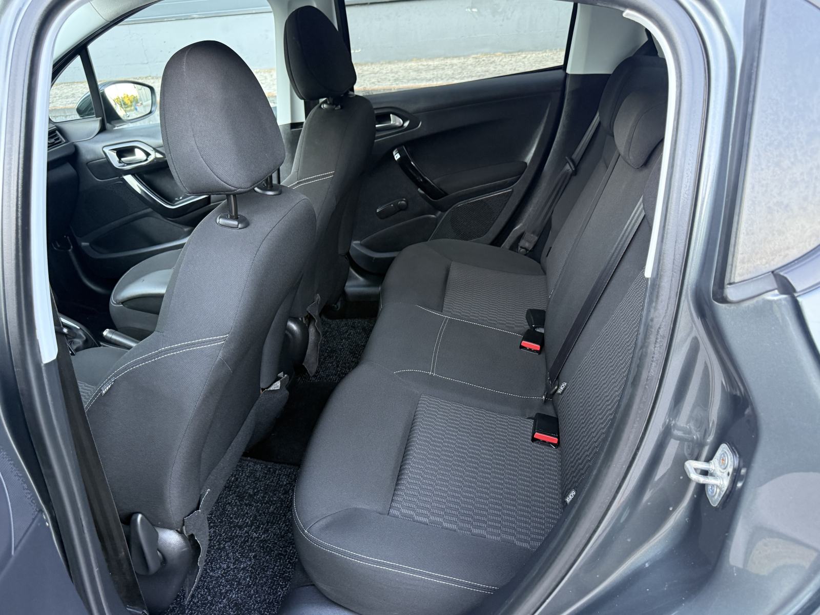 Peugeot 208 1,2 PureTech Style 2018 Model - 5 Vrata - Redizajn- 82 Ks, fotografija 9