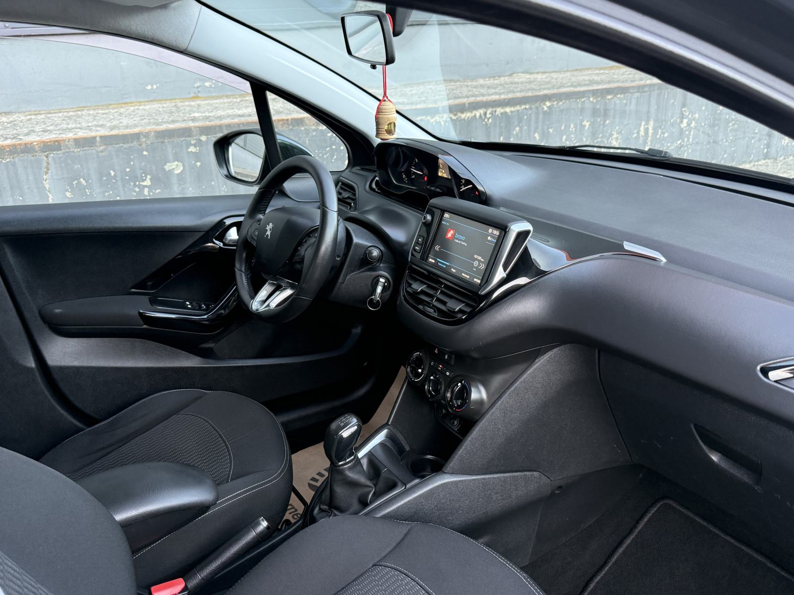 Peugeot 208 1,2 PureTech Style 2018 Model - 5 Vrata - Redizajn- 82 Ks, fotografija 17