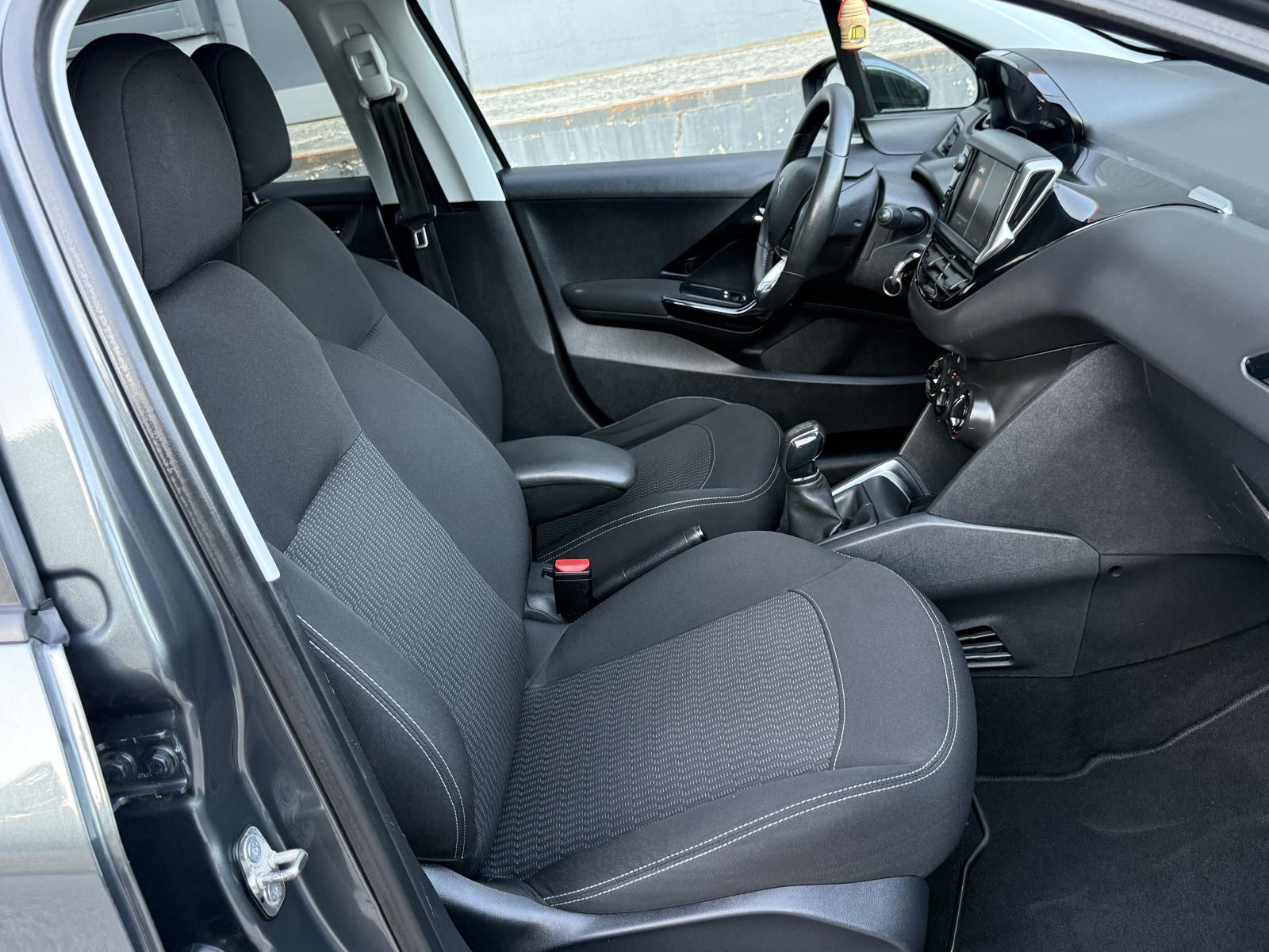 Peugeot 208 1,2 PureTech Style 2018 Model - 5 Vrata - Redizajn- 82 Ks, fotografija 16