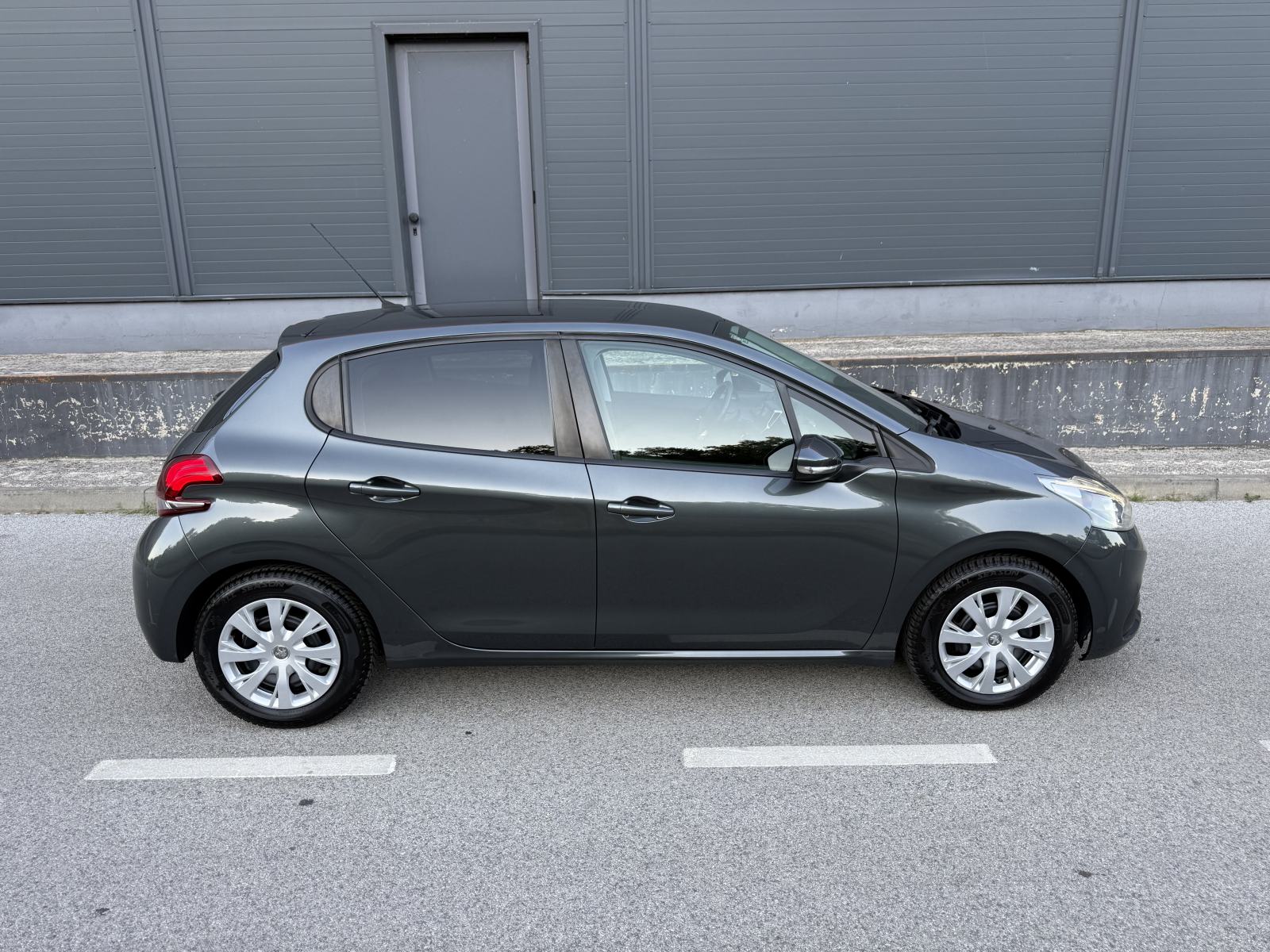 Peugeot 208 1,2 PureTech Style 2018 Model - 5 Vrata - Redizajn- 82 Ks, fotografija 12