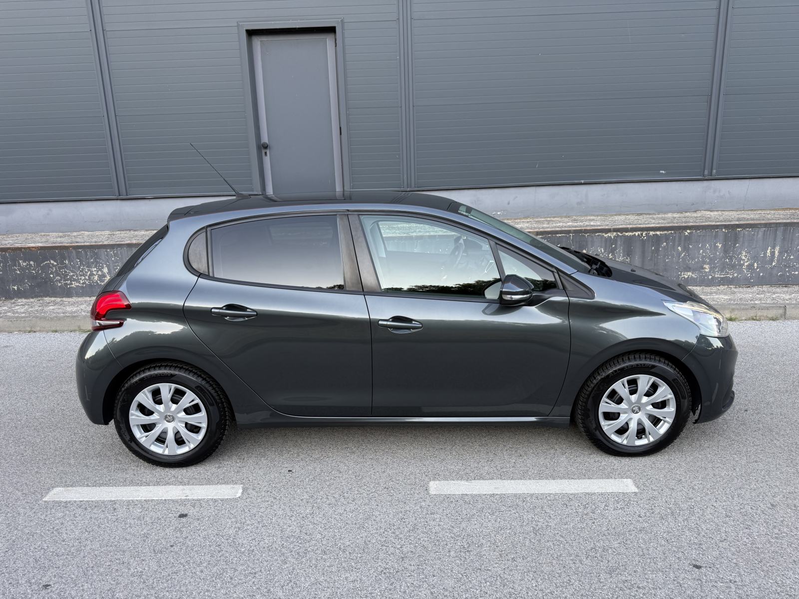 Peugeot 208 1,2 PureTech Style 2018 Model - 5 Vrata - Redizajn- 82 Ks, fotografija 13
