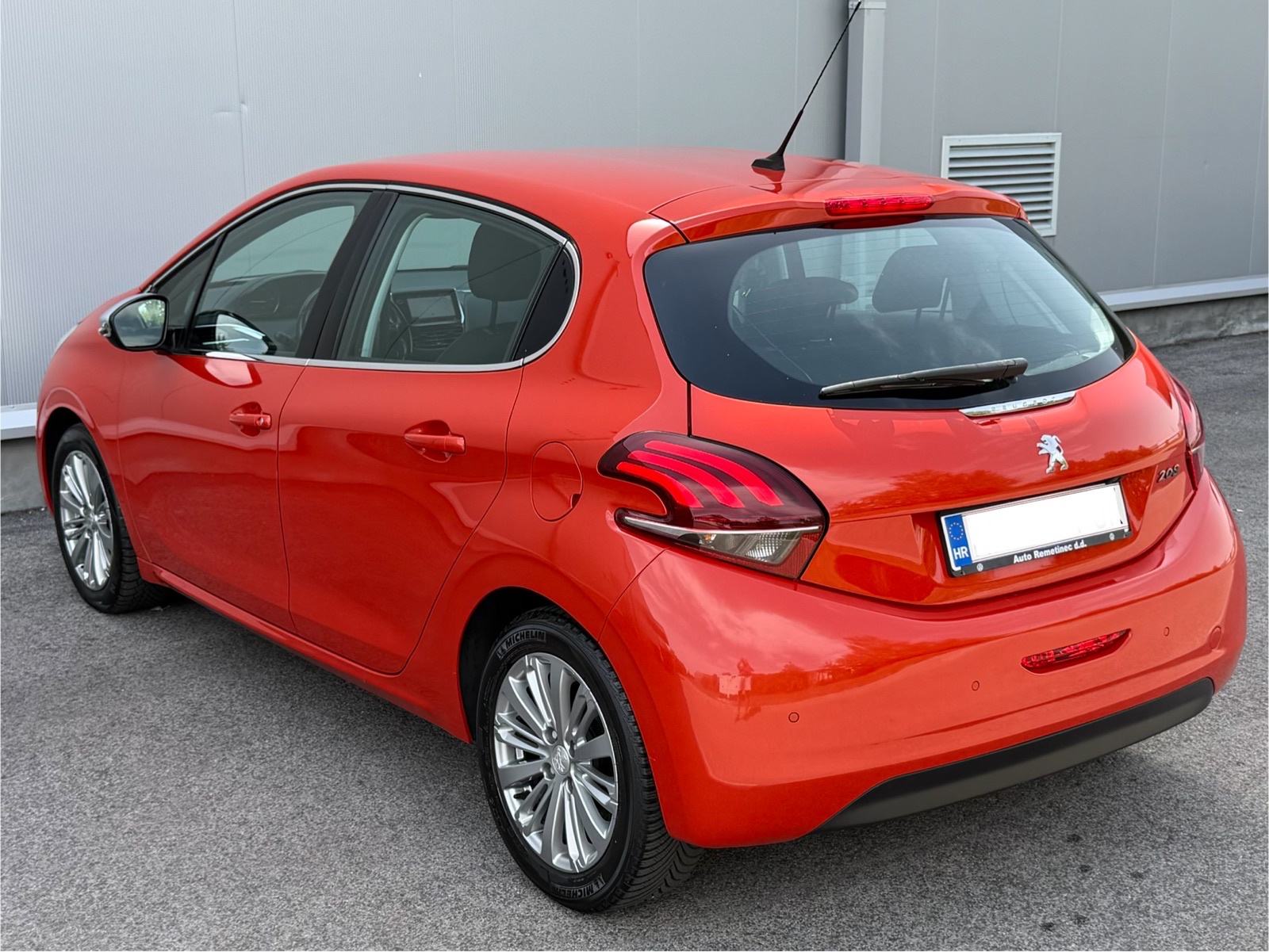 •PEUGEOT 208 1,2 REDIZAJN•FULL OPREMA,KAO NOVI•KAMERA••, fotografija 5