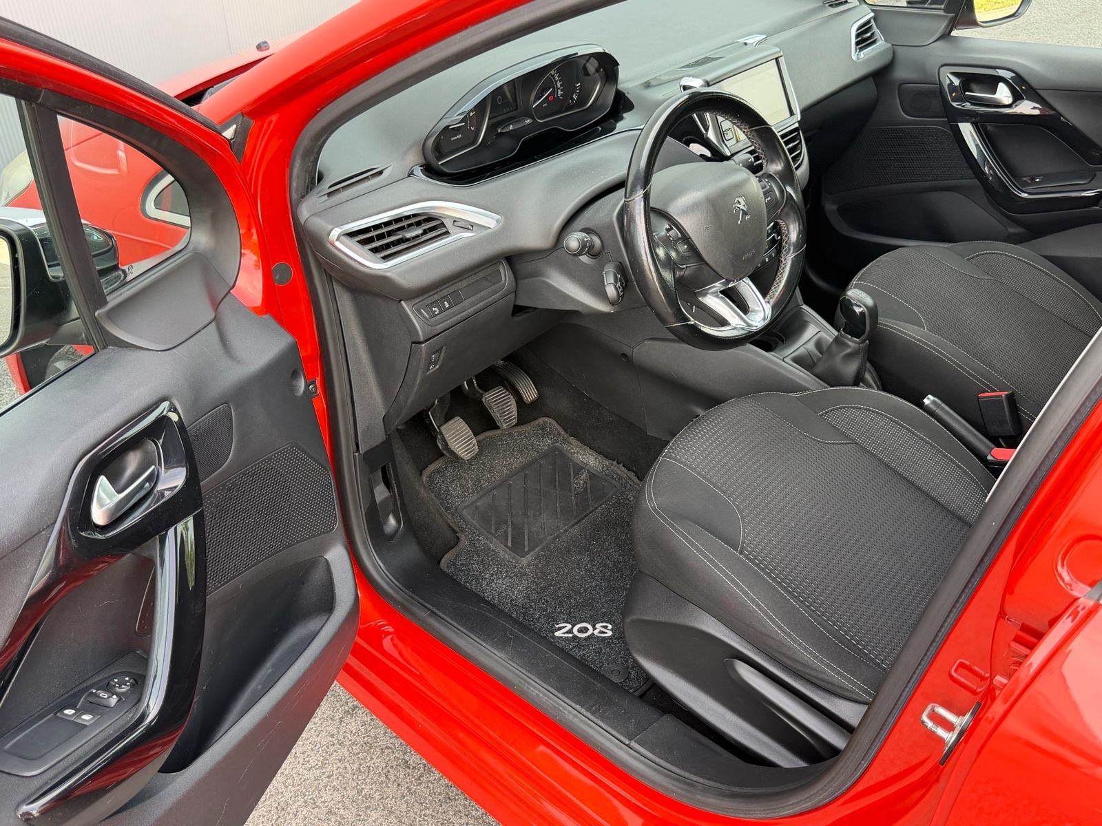 •PEUGEOT 208 1,2 REDIZAJN•FULL OPREMA,KAO NOVI•KAMERA••, fotografija 11