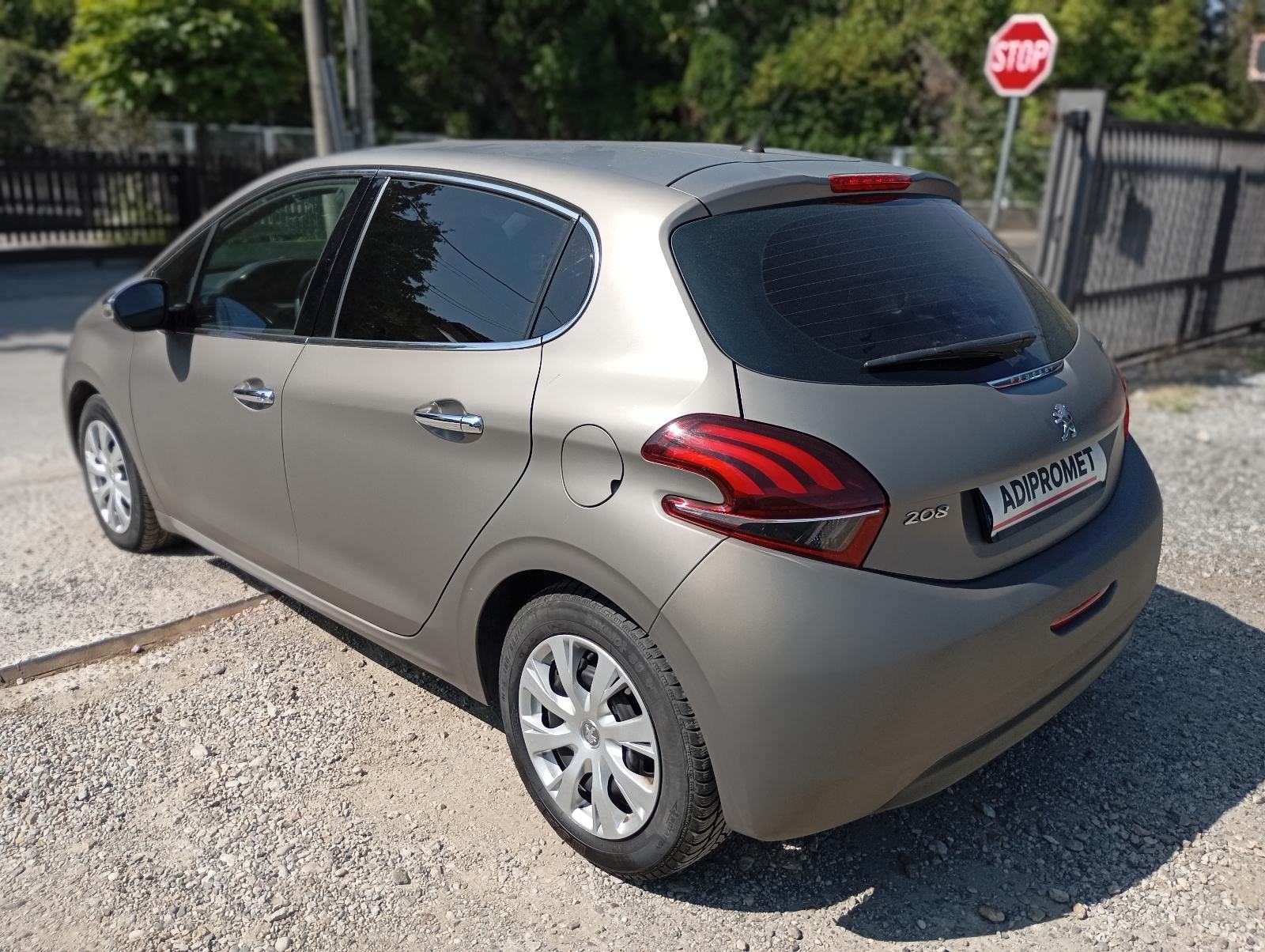Peugeot 208 1,2 // REG 1 GOD // MULTIMEDIA // MAT SIVI // 5 VRATA//, fotografija 6