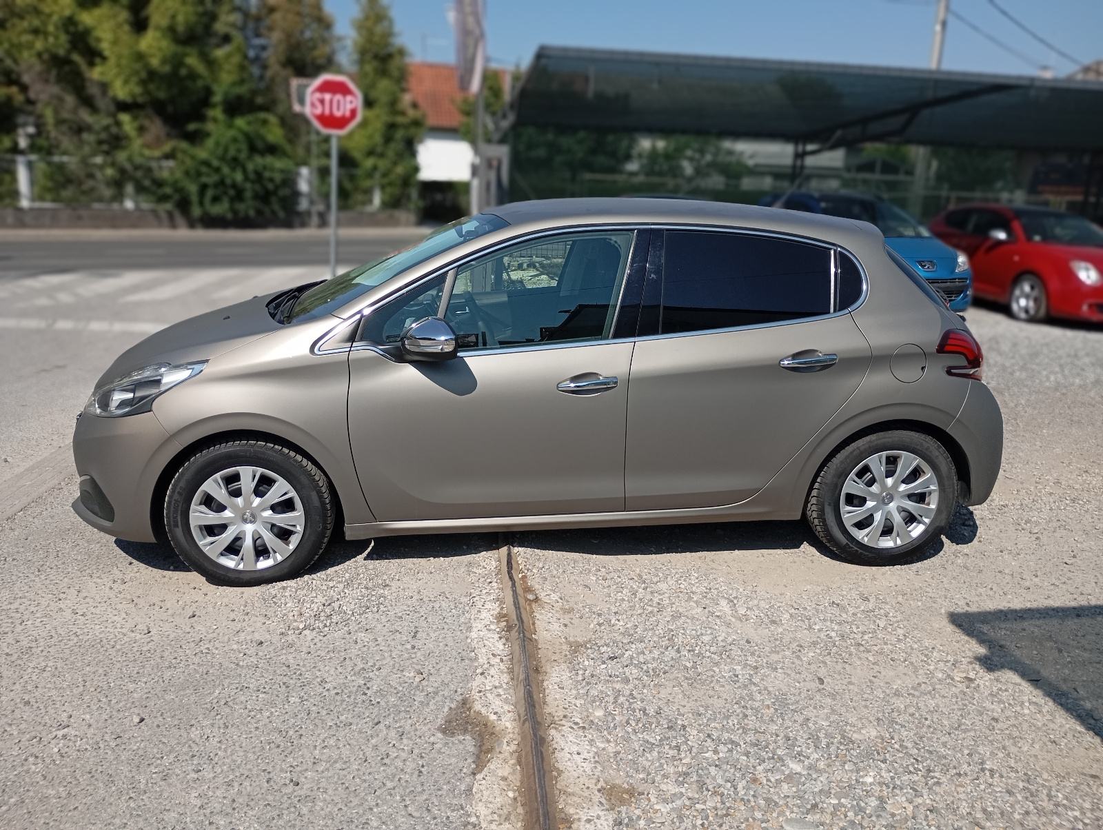 Peugeot 208 1,2 // REG 1 GOD // MULTIMEDIA // MAT SIVI // 5 VRATA//, fotografija 11