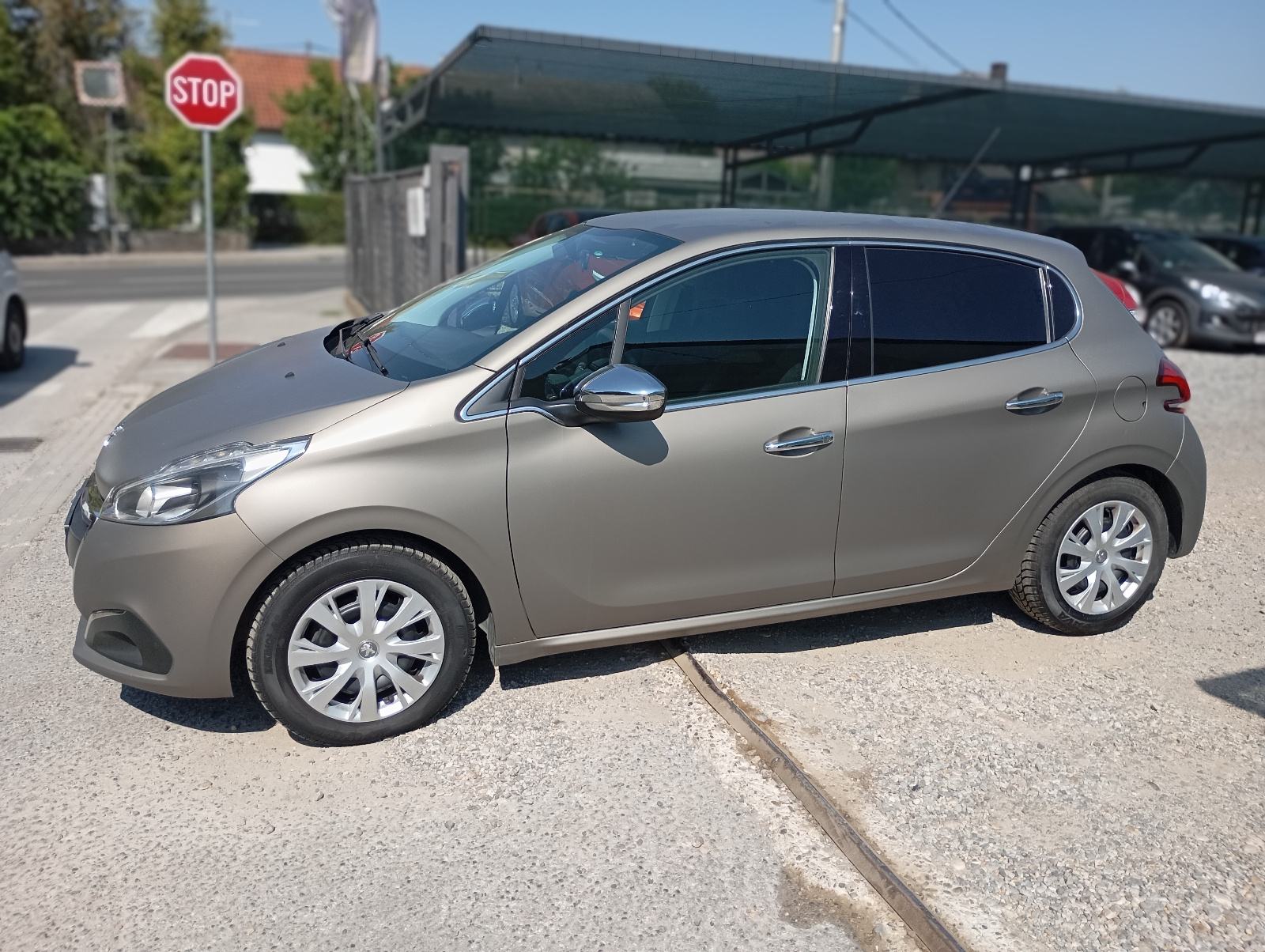 Peugeot 208 1,2 // REG 1 GOD // MULTIMEDIA // MAT SIVI // 5 VRATA//, fotografija 5