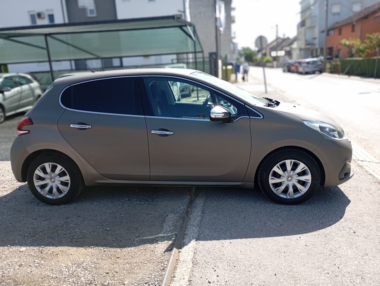 Peugeot 208 1,2 // REG 1 GOD // MULTIMEDIA // MAT SIVI // 5 VRATA//, fotografija 9