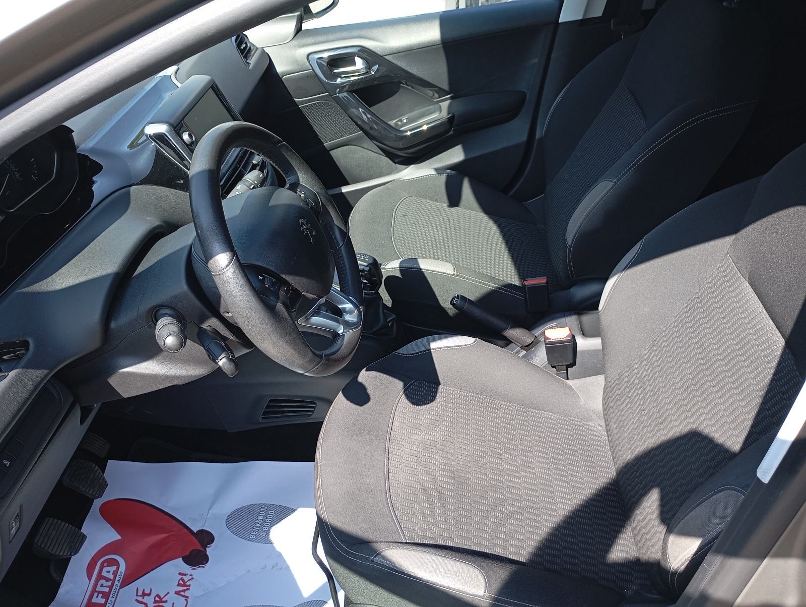 Peugeot 208 1,2 // REG 1 GOD // MULTIMEDIA // MAT SIVI // 5 VRATA//, fotografija 15