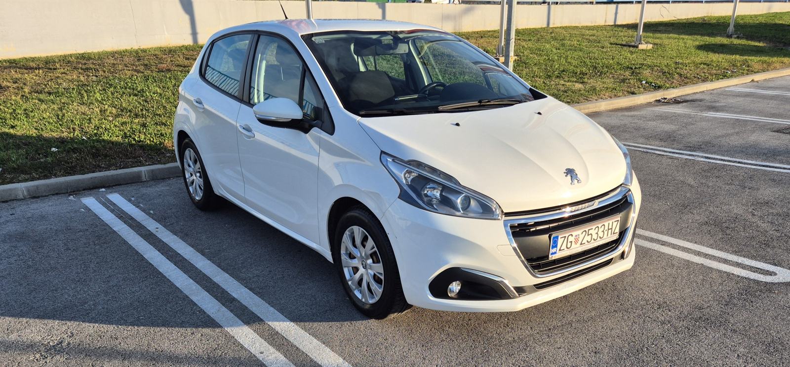 Peugeot 208 1,2, fotografija 2