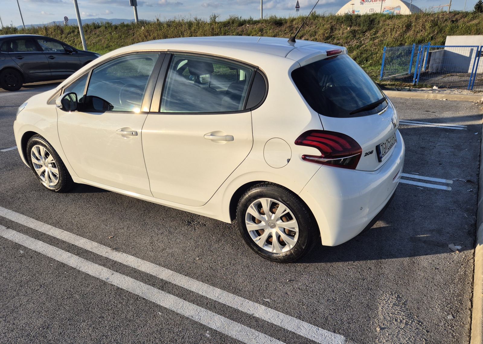 Peugeot 208 1,2, fotografija 5