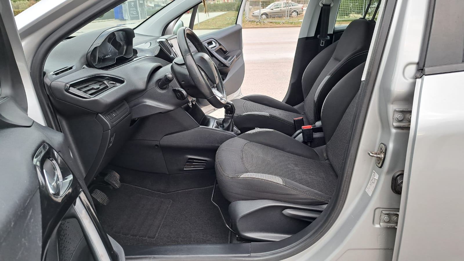 Peugeot 208 2017-God, **Obavljen komplet veliki servis**, fotografija 20