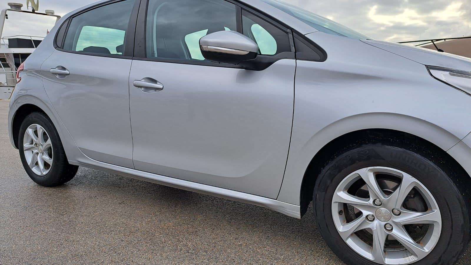 Peugeot 208 2017-God, **Obavljen komplet veliki servis**, fotografija 18
