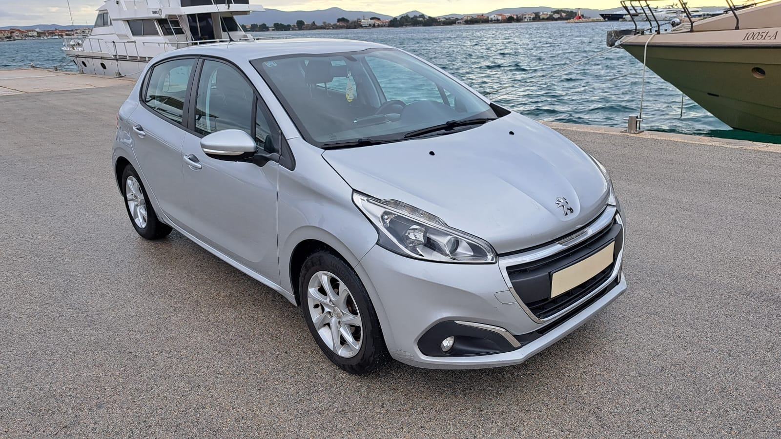 Peugeot 208 2017-God, **Obavljen komplet veliki servis**, fotografija 2