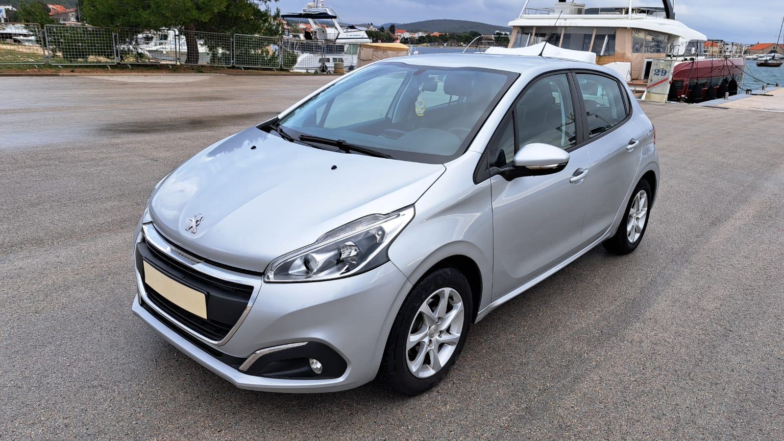 Peugeot 208 2017-God, **Obavljen komplet veliki servis**, fotografija 15