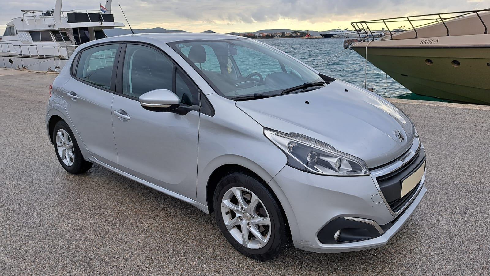 Peugeot 208 2017-God, **Obavljen komplet veliki servis**, fotografija 3