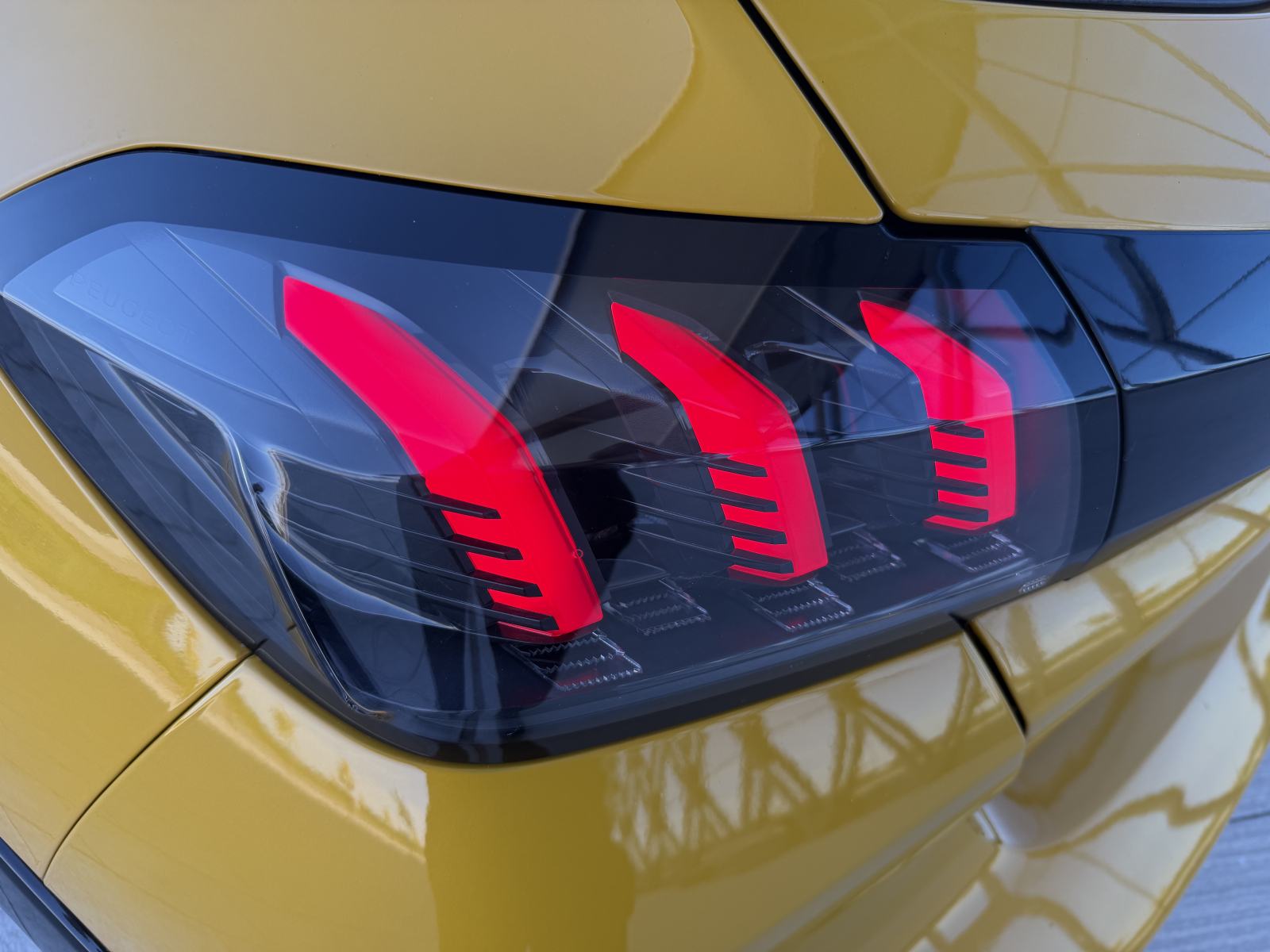 Peugeot 208 1,2 GT automatik, virtual, kamera, fotografija 3