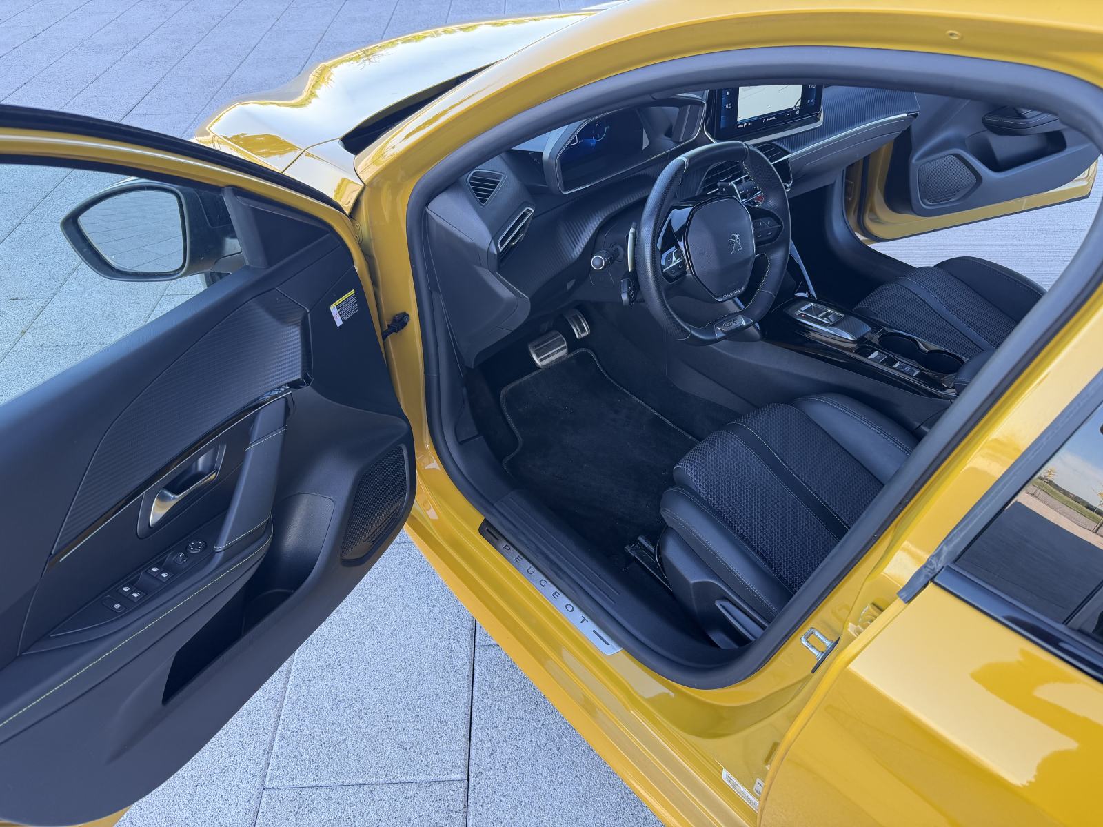 Peugeot 208 1,2 GT automatik, virtual, kamera, fotografija 7