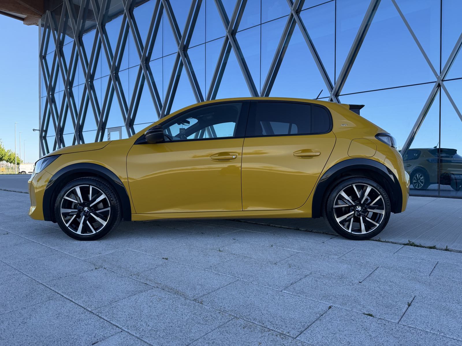 Peugeot 208 1,2 GT automatik, virtual, kamera, fotografija 11
