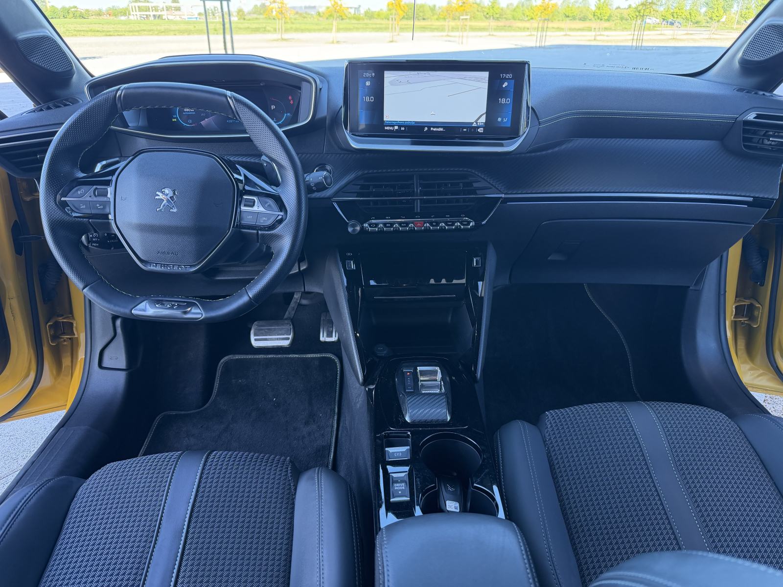 Peugeot 208 1,2 GT automatik, virtual, kamera, fotografija 12