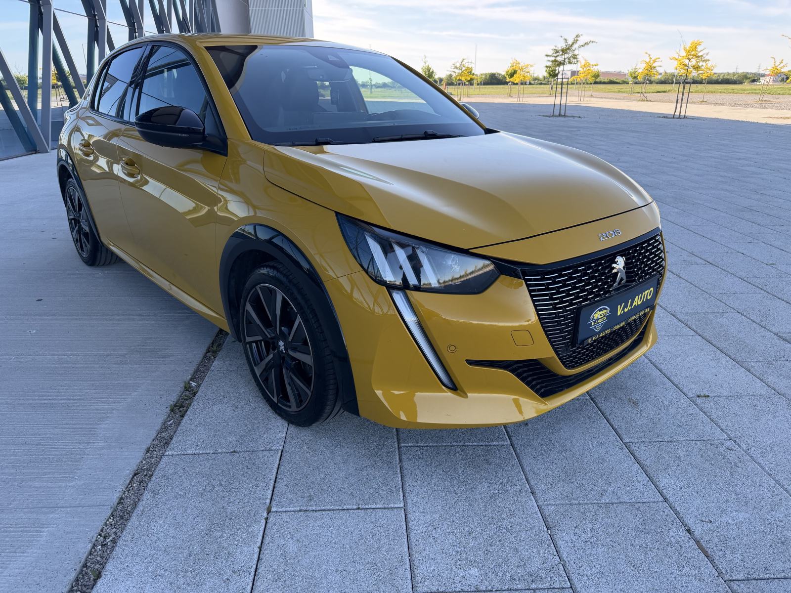 Peugeot 208 1,2 GT automatik, virtual, kamera, fotografija 13