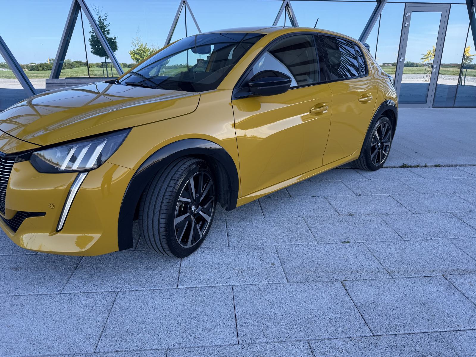 Peugeot 208 1,2 GT automatik, virtual, kamera, fotografija 17