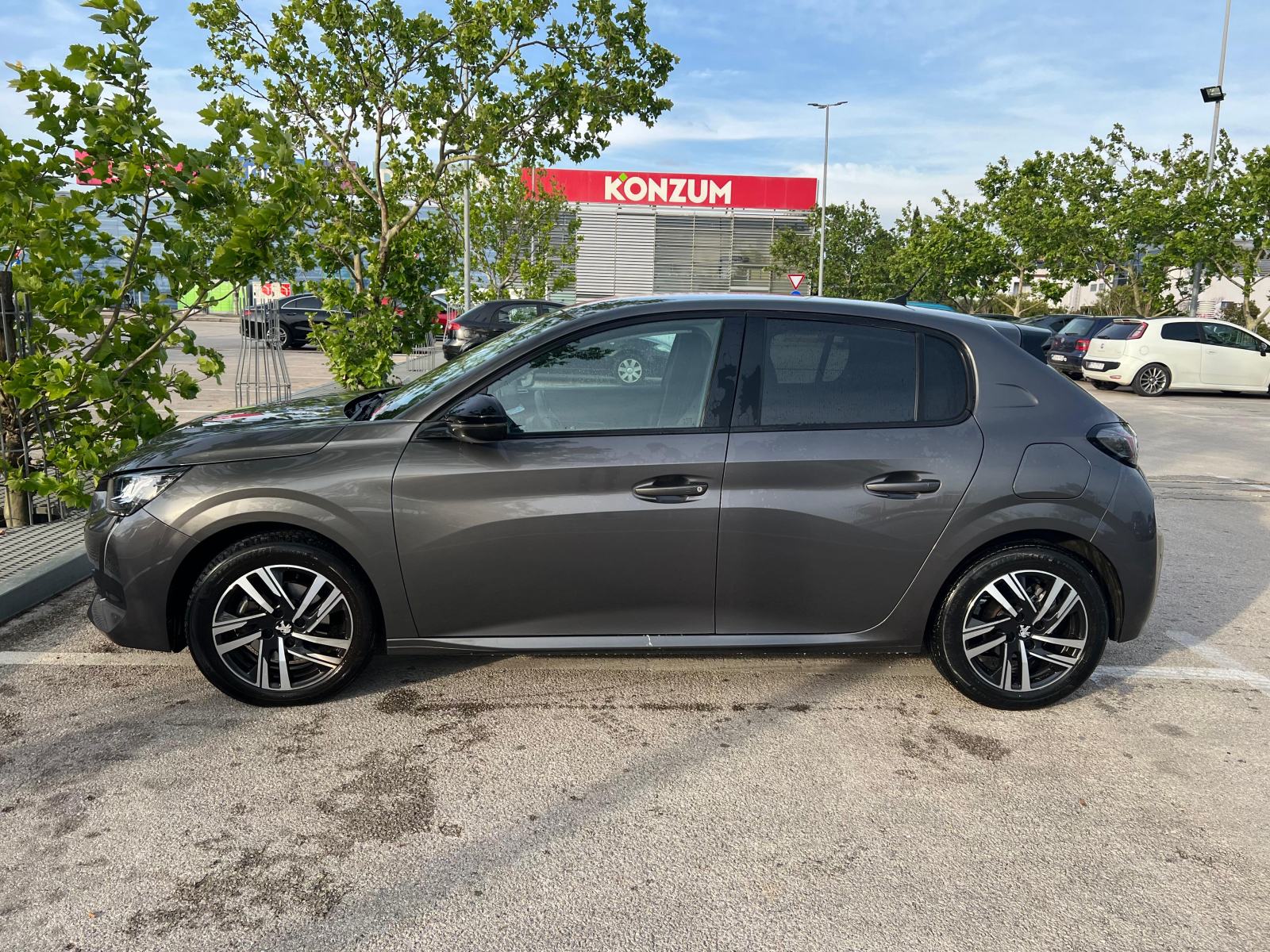 Peugeot 208 1,2, fotografija 6