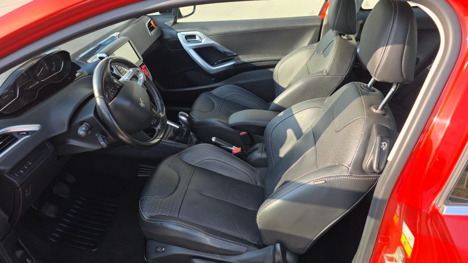 Peugeot 208 1,2 KOŽNA SPORTSKA SJEDALA!, fotografija 5