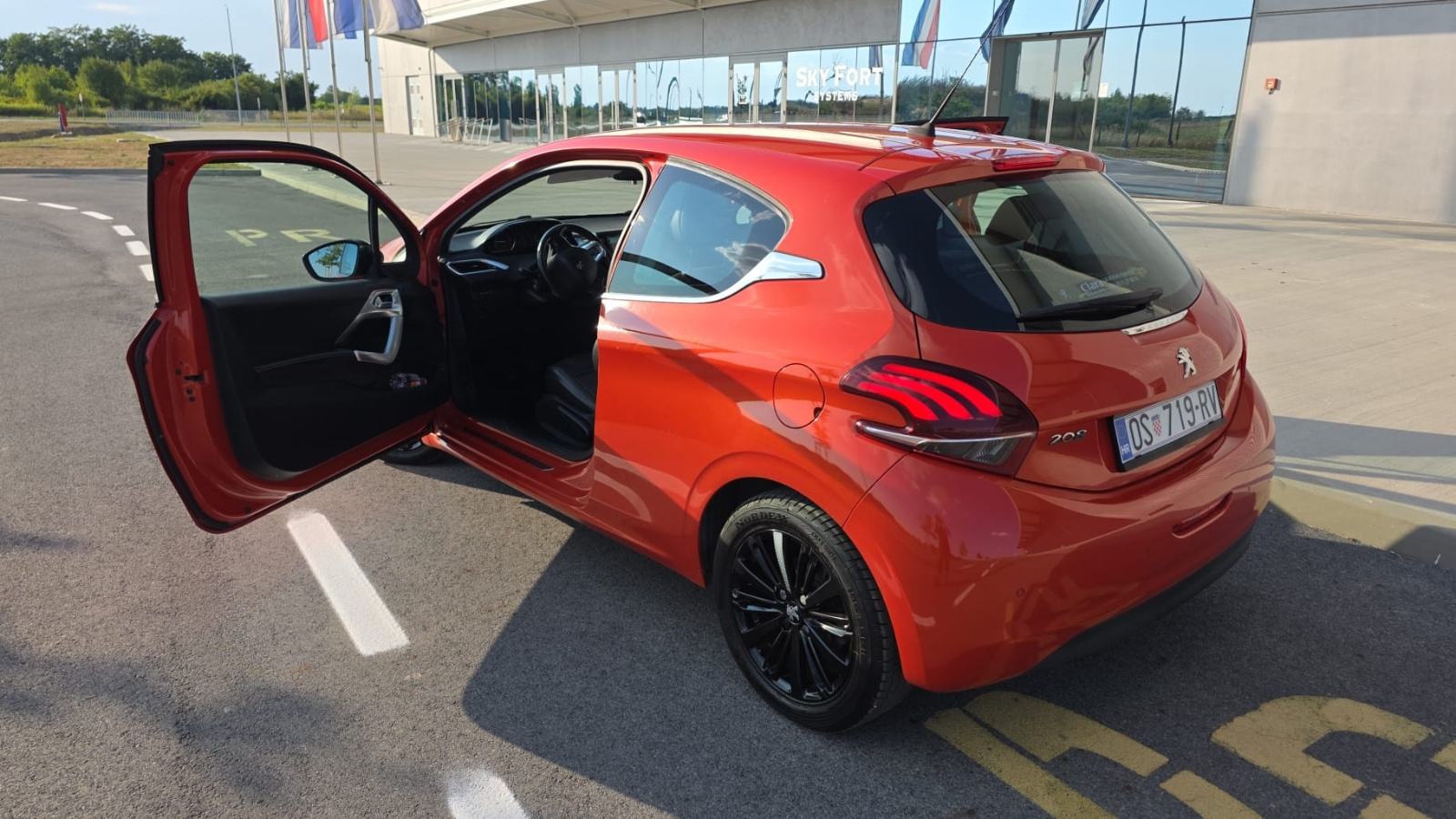 Peugeot 208 1,2 KOŽNA SPORTSKA SJEDALA!, fotografija 8