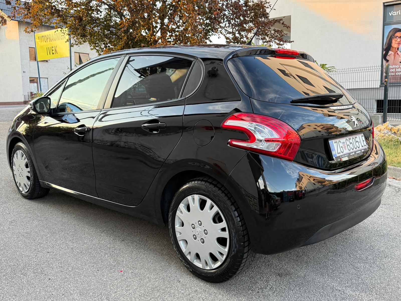 Peugeot 208 1,2 STYLE *REG 08/2027* Klima, Park senzori, Grij. sjedala, fotografija 2