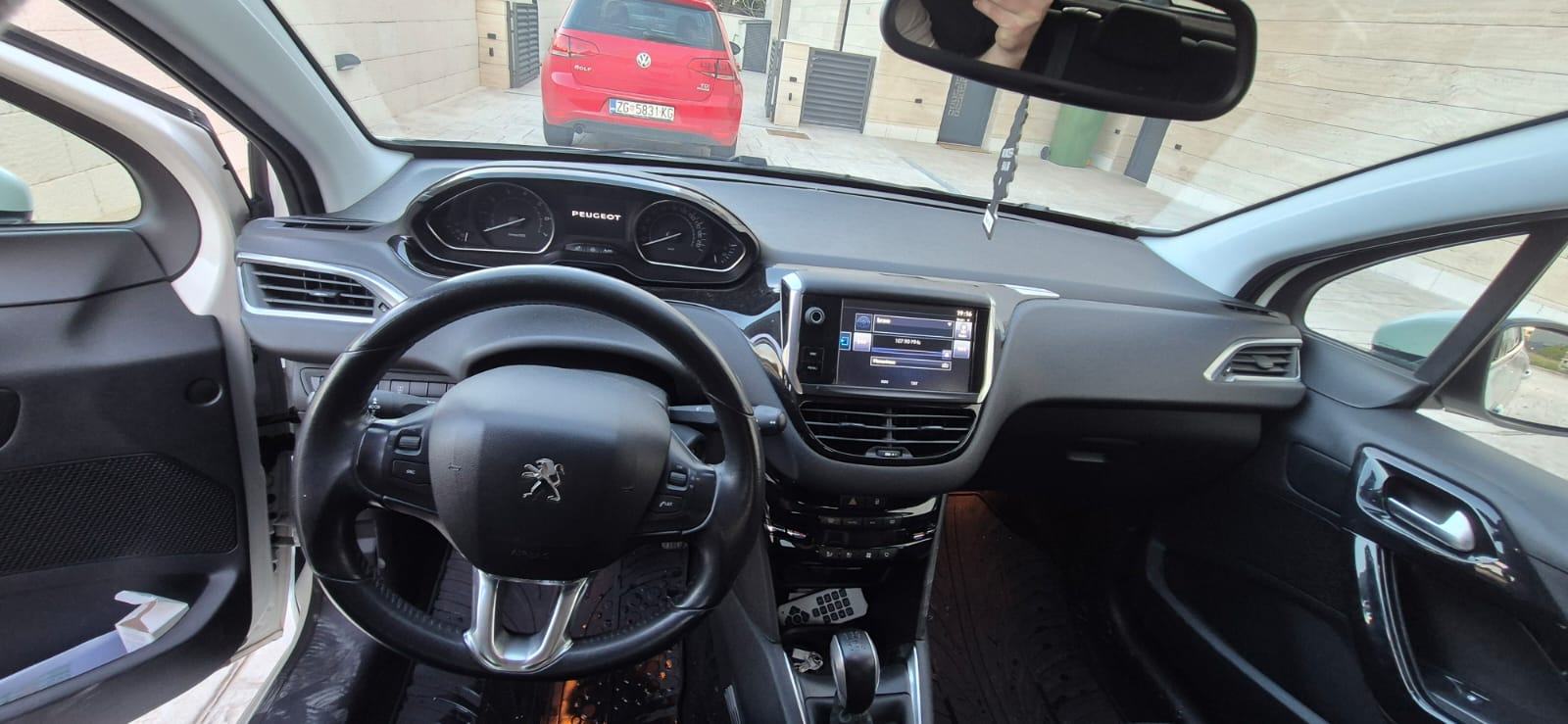 Peugeot 208 ALLURE 1.2 VTi | Reg. 04/2027 | Servis 2025 | Novi akumula, fotografija 6
