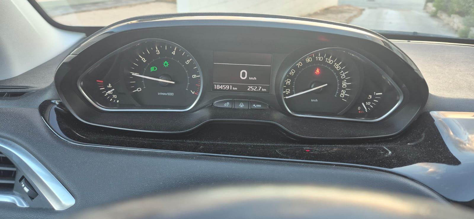 Peugeot 208 ALLURE 1.2 VTi | Reg. 04/2027 | Servis 2025 | Novi akumula, fotografija 8