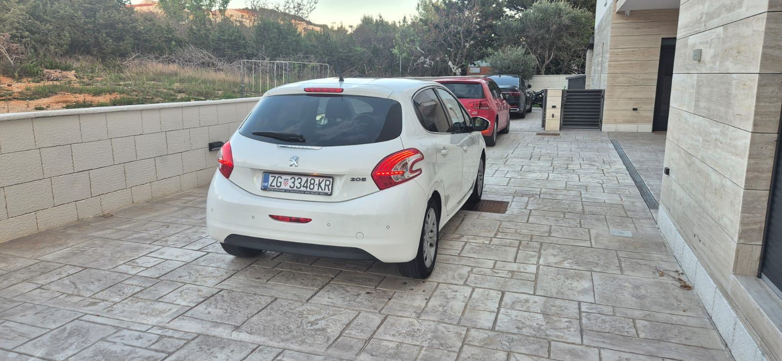 Peugeot 208 ALLURE 1.2 VTi | Reg. 04/2027 | Servis 2025 | Novi akumula, fotografija 9