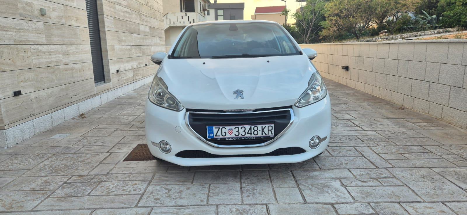 Peugeot 208 ALLURE 1.2 VTi | Reg. 04/2027 | Servis 2025 | Novi akumula, fotografija 11