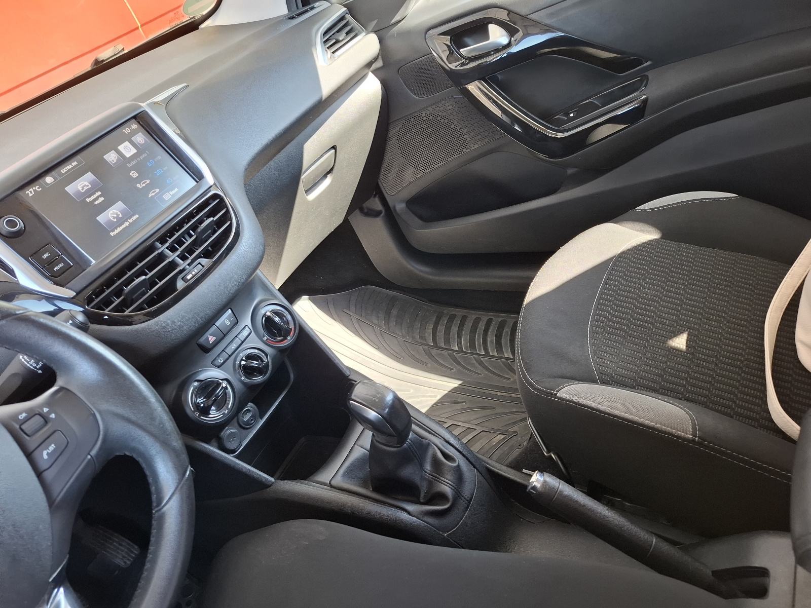 Peugeot 208 1,2 VTi, fotografija 13