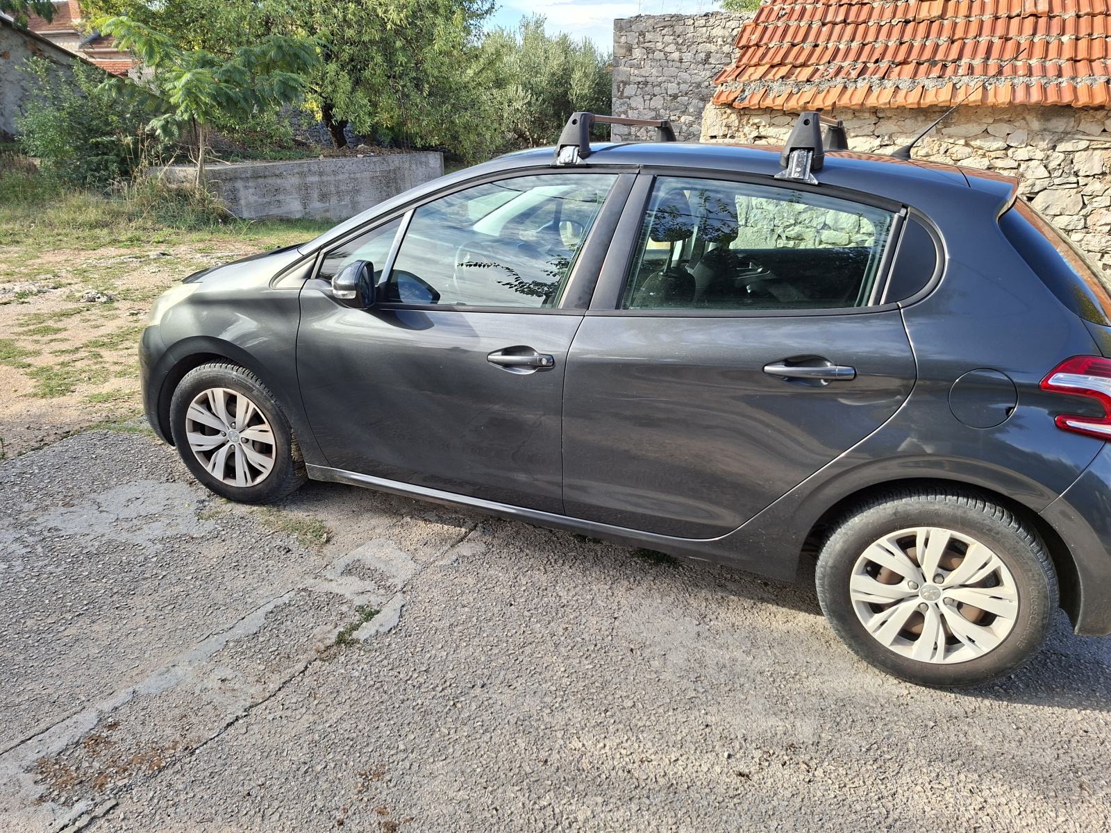 Peugeot 208 1,2 VTi reg. do 10/26 Povećana potrošnja ulja, pogled izvana - slika 1
