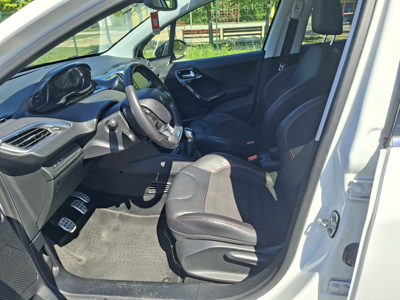 Peugeot 208 1,2i GTline, 110 KS, fotografija 5