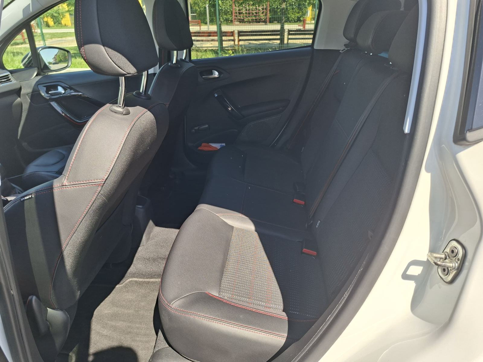 Peugeot 208 1,2i GTline, 110 KS, fotografija 16