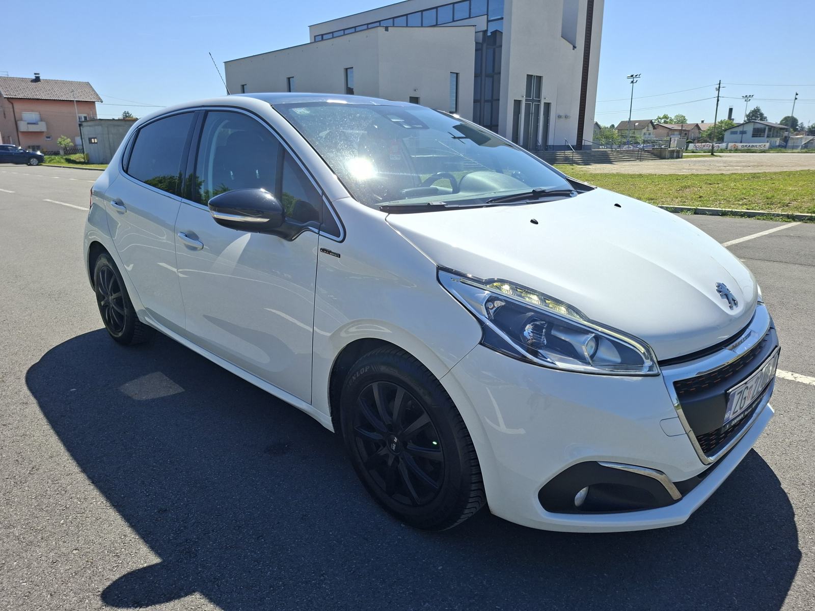 Peugeot 208 1,2i GTline, 110 KS, fotografija 13