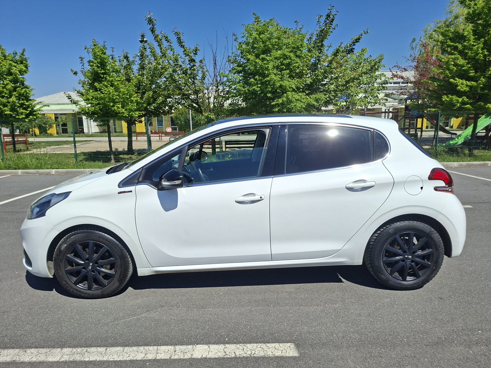 Peugeot 208 1,2i GTline, 110 KS, fotografija 8