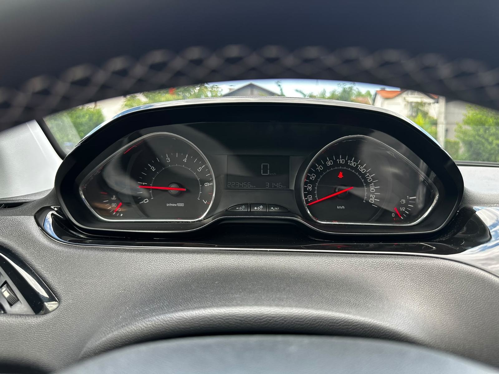 Peugeot 208 1,4 Benzin-LPG*Reg.god dana 07/27*Veliki servis*Klima*Navi, fotografija 15