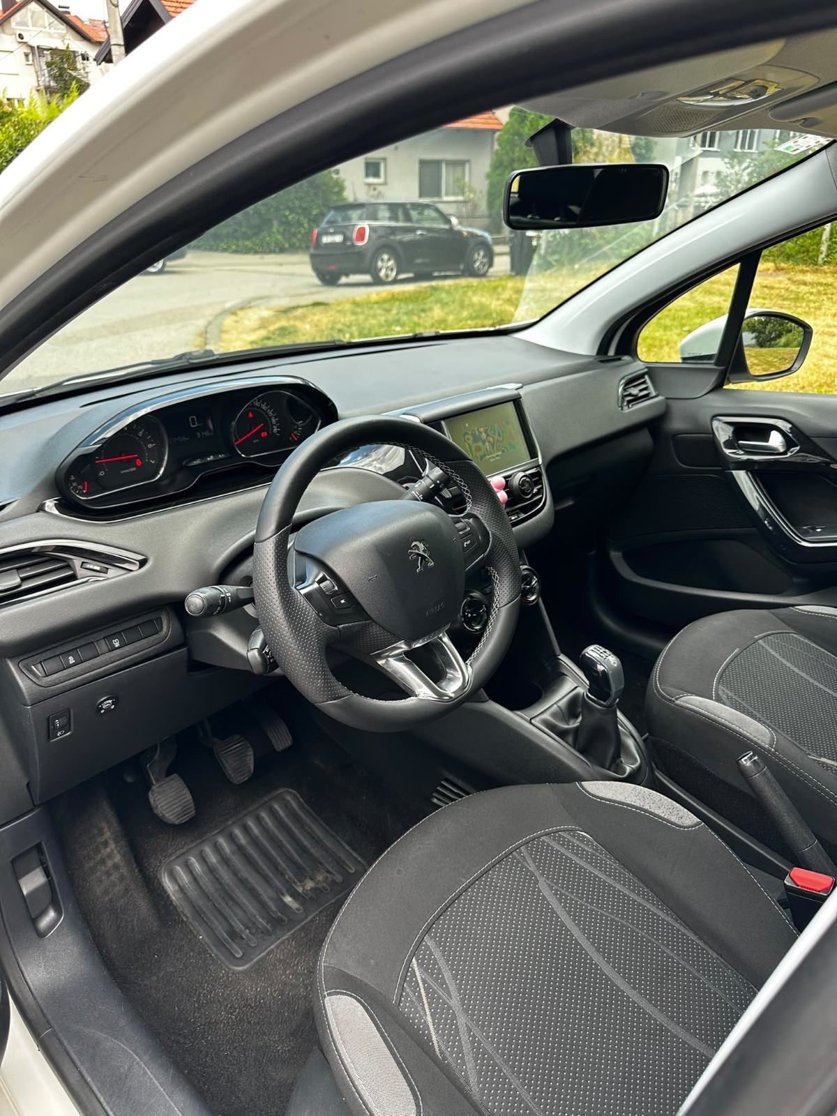 Peugeot 208 1,4 Benzin-LPG*Reg.god dana 07/27*Veliki servis*Klima*Navi, fotografija 8