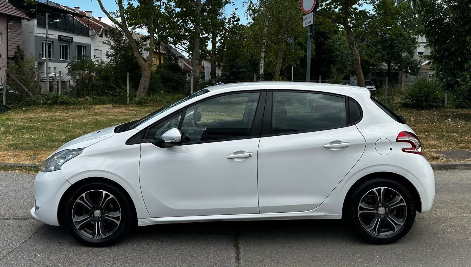 Peugeot 208 1,4 Benzin-LPG*Reg.god dana 07/27*Veliki servis*Klima*Navi, fotografija 7