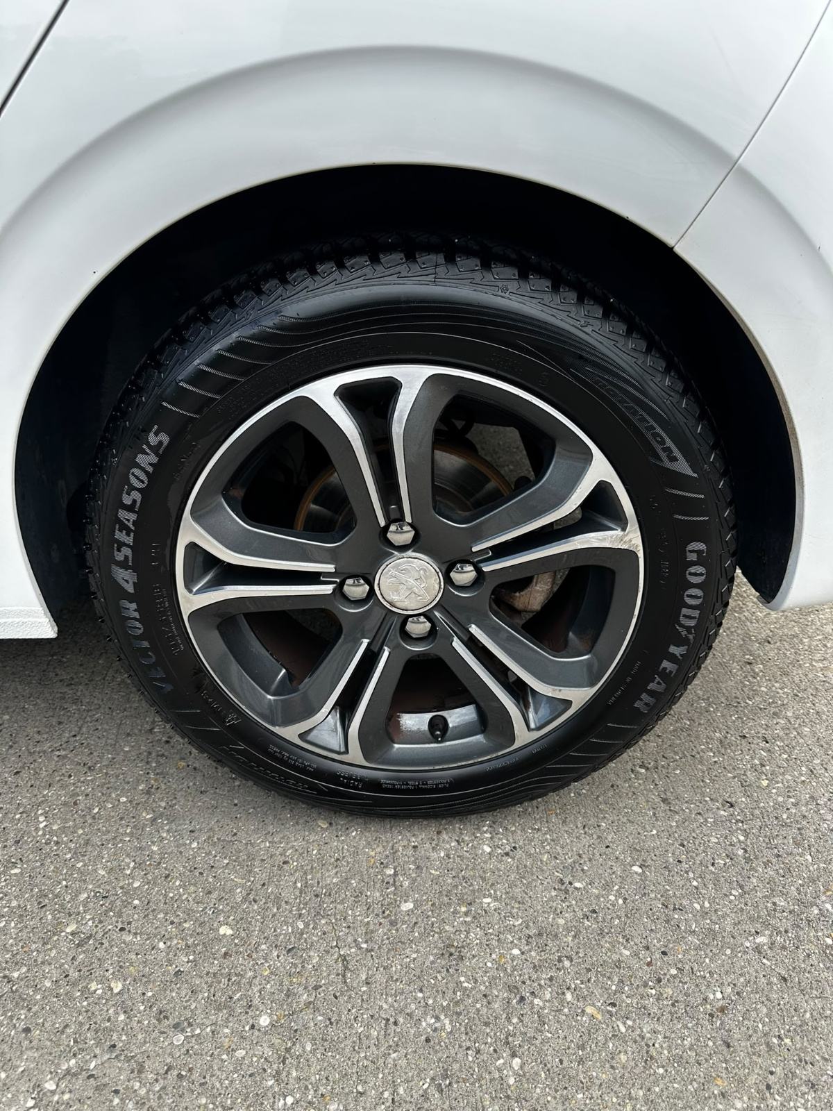 Peugeot 208 1,4 Benzin-LPG*Reg.god dana 07/27*Veliki servis*Klima*Navi, fotografija 17
