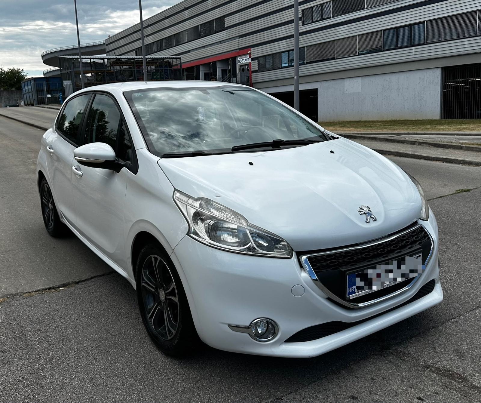 Peugeot 208 1,4 Benzin-LPG*Reg.god dana 07/27*Veliki servis*Klima*Navi, fotografija 3